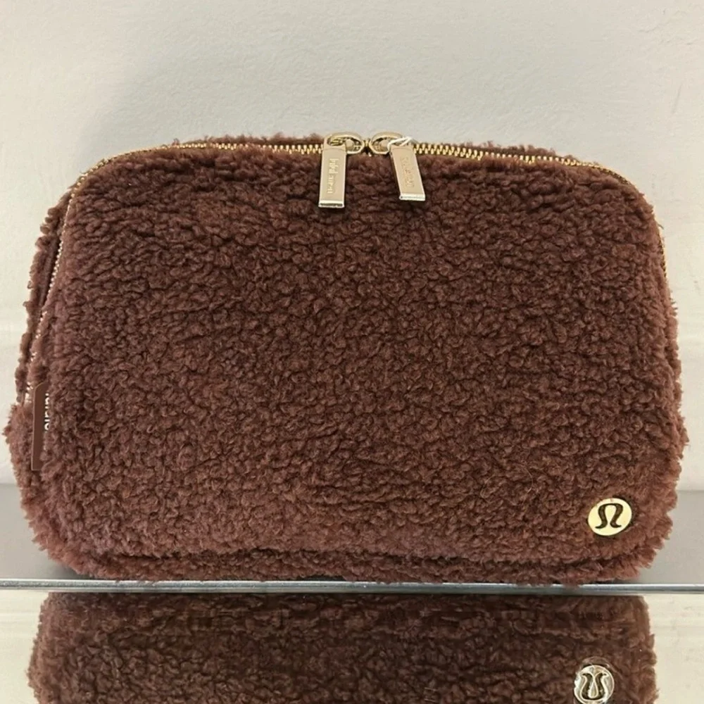 🆕 LULULEMON Athletica Everywhere Belt Bag Fleece LARGE 2L Brown Gold NWT - Picture 6 of 16